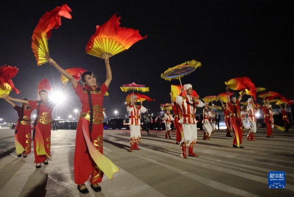 Presidente uzbeque chega a Xi'an para Cúpula China-ásia Central