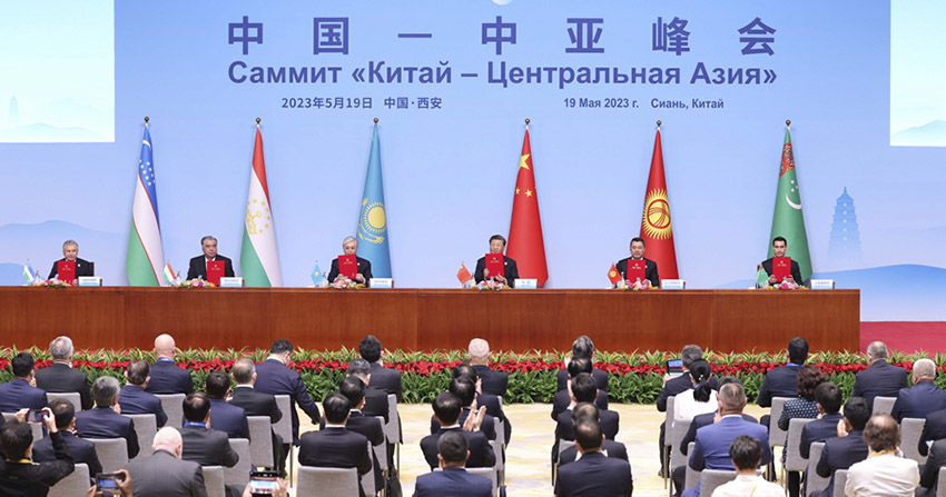 Xi Jinping e líderes da ásia Central se reúnem com a imprensa após Cúpula China-ásia Central