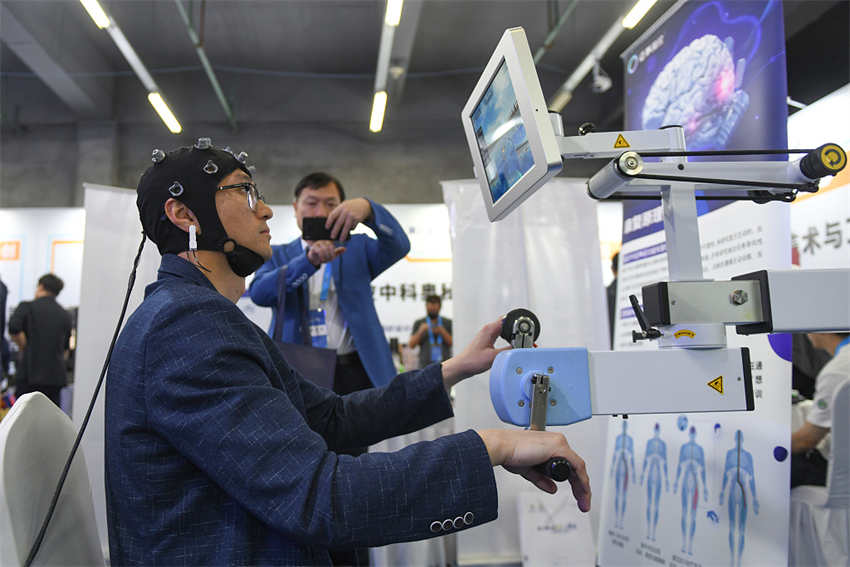 8a Cúpula de Talentos de Robótica e Economia Inteligente da China é realizada em Zhejiang