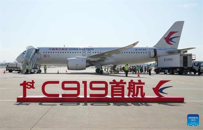 Avi?o chinês C919 realiza voo comercial inaugural