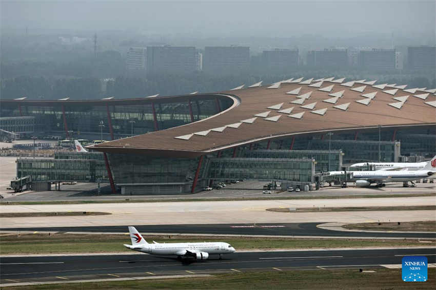 Avi?o chinês C919 realiza voo comercial inaugural