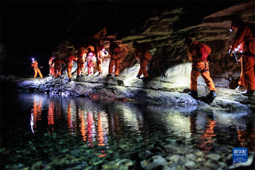Caverna mais longa da ásia desenvolve o modelo de turismo 