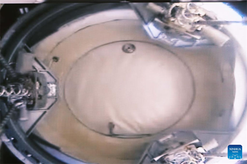Nave espacial tripulada Shenzhou-16 da China atraca com esta??o espacial