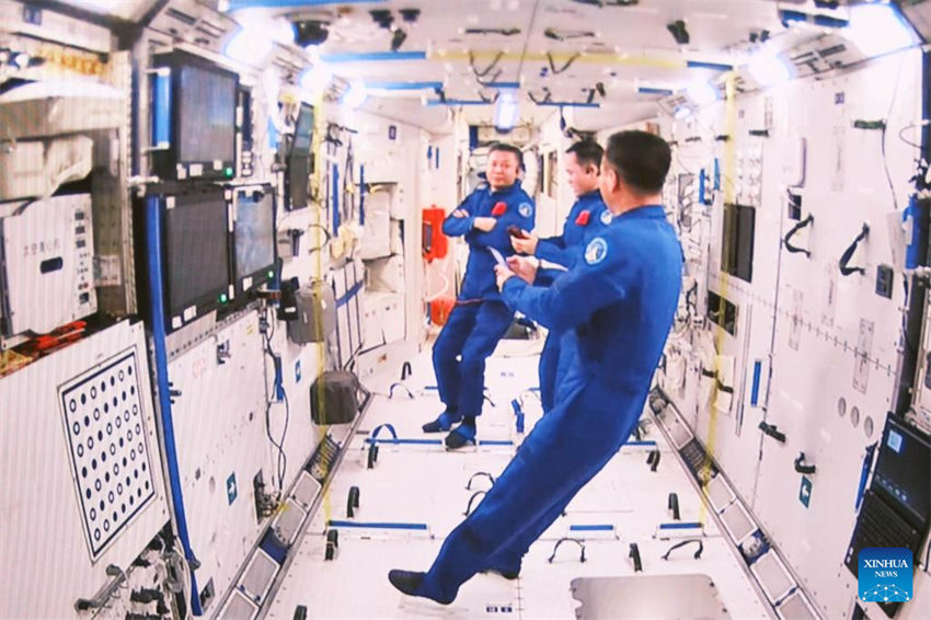 Nave espacial tripulada Shenzhou-16 da China atraca com esta??o espacial