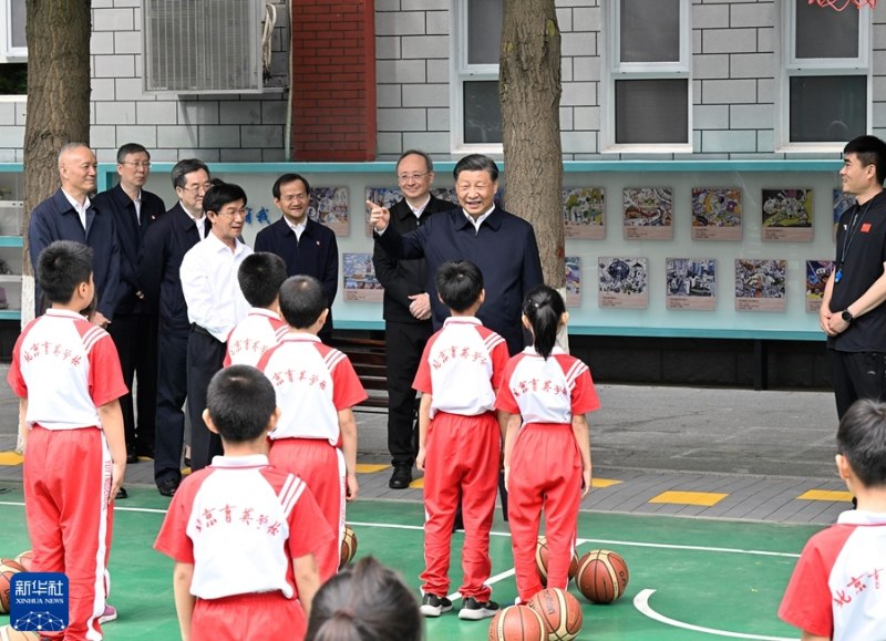 Xi Jinping visita escola em Beijing antes do Dia Internacional das Crian?as