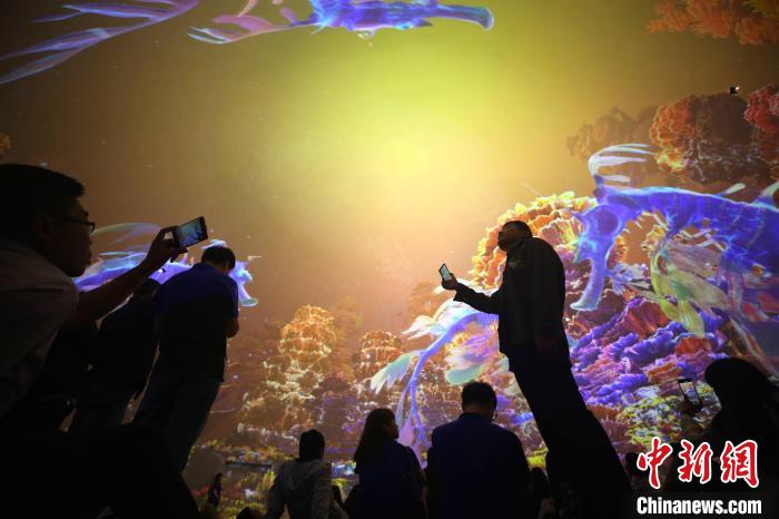 Cúpula de 360 graus de teatro traz banquete audiovisual oceanico no leste da China