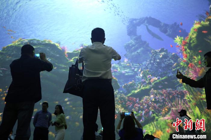 Cúpula de 360 graus de teatro traz banquete audiovisual oceanico no leste da China