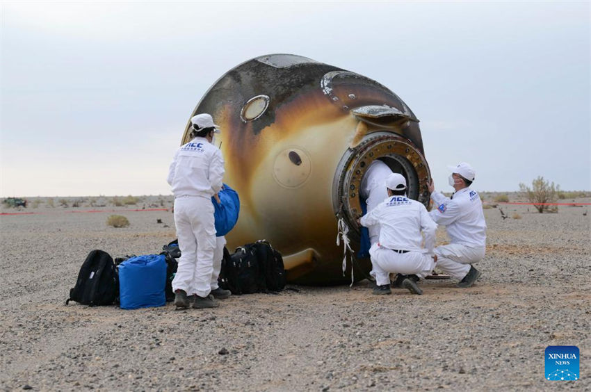 Astronautas da Shenzhou-15 da China retornam em seguran?a