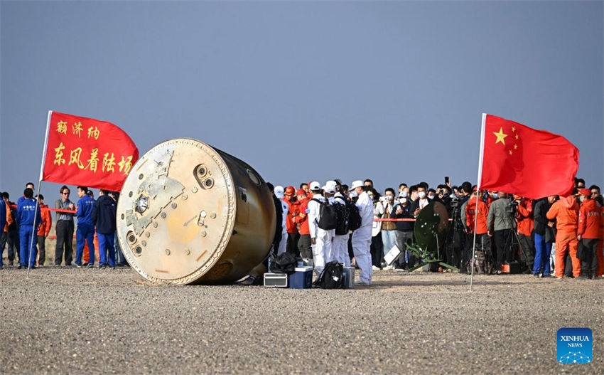 Astronautas da Shenzhou-15 da China retornam em seguran?a