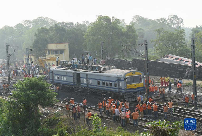 Número de mortos em acidente de trem na índia é atualizado para 275