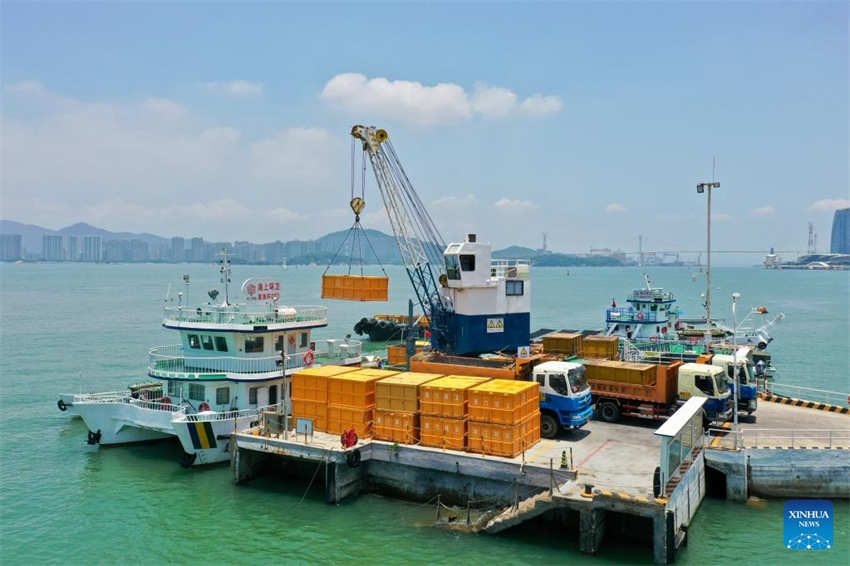 Esta??o de saneamento oceanico se dedica à remo??o de lixo marinho no sudeste da China