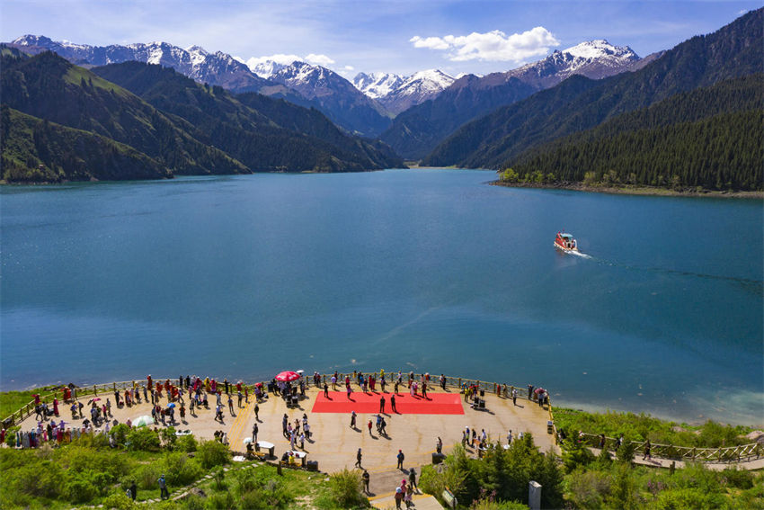 Galeria: pitoresca paisagem de ver?o no lago Tianchi atrai visitantes