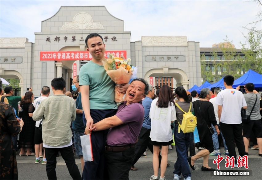 Vestibular nacional é concluído em várias partes da China