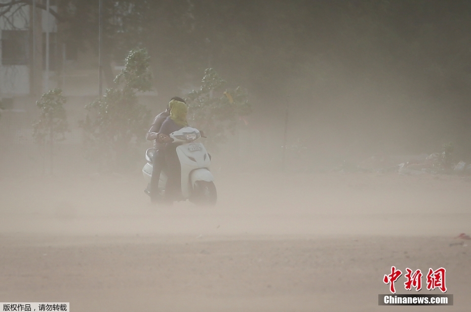 Ciclone procova evacua??o de dezenas de milhares de pessoas na índia e Paquist?o