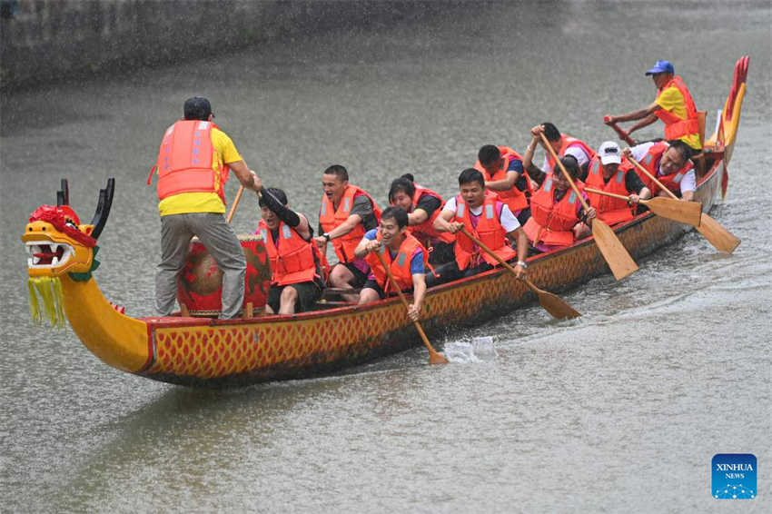 Residentes em Zhejiang celebram o próximo Festival do Barco do Drag?o