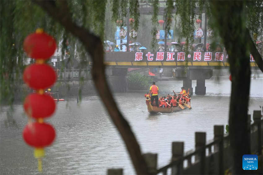 Residentes em Zhejiang celebram o próximo Festival do Barco do Drag?o