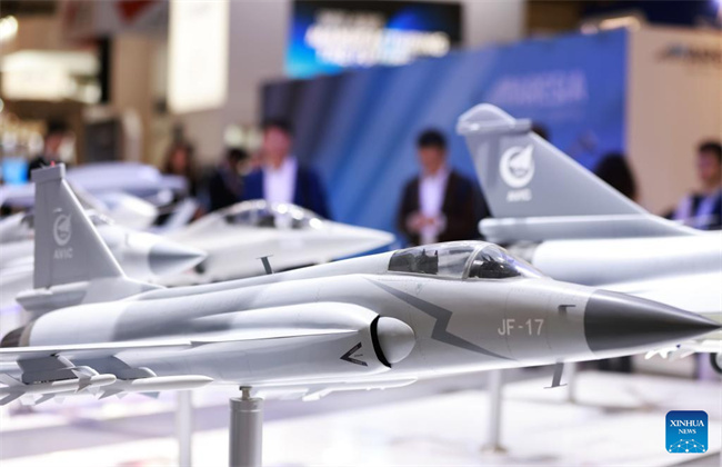 Empresas chinesas apresentam várias novidades no 54o Paris Air Show