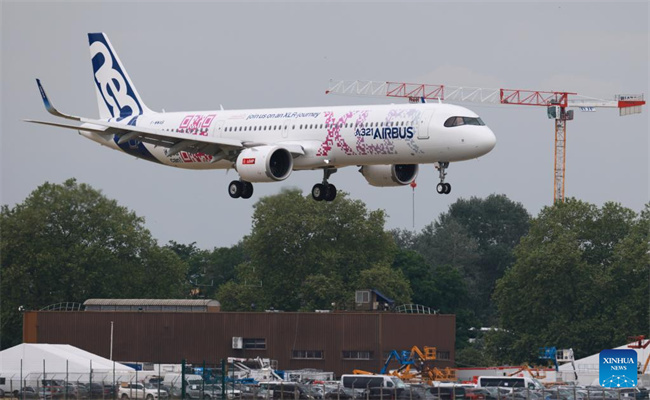 Empresas chinesas apresentam várias novidades no 54o Paris Air Show