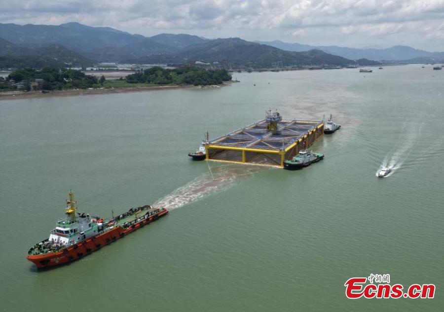 China: maior fazenda de peixes semissubmersível em águas profundas é colocada em opera??o