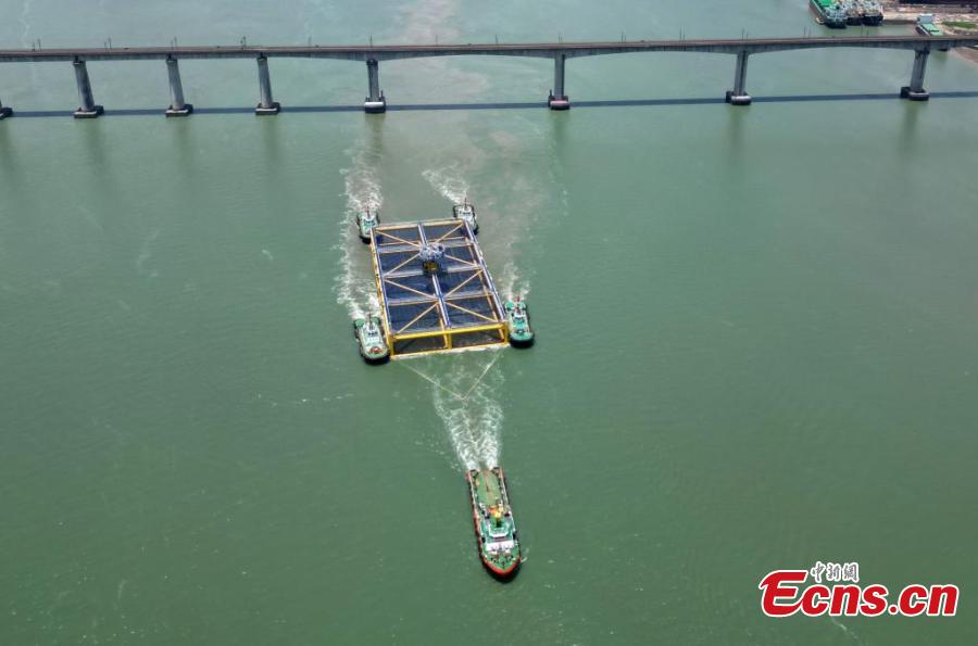 China: maior fazenda de peixes semissubmersível em águas profundas é colocada em opera??o