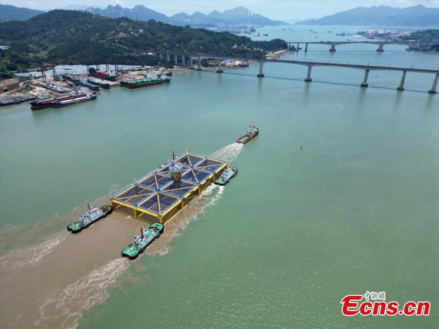 China: maior fazenda de peixes semissubmersível em águas profundas é colocada em opera??o