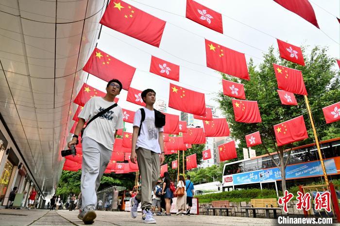 Galeria: atmosfera festiva nas ruas de Hong Kong para comemora??es do 26o aniversário do retorno à pátria
