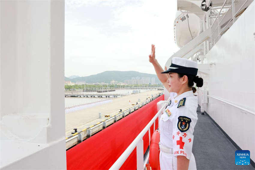 Navio-hospital da marinha chinesa zarpou para miss?o humanitária