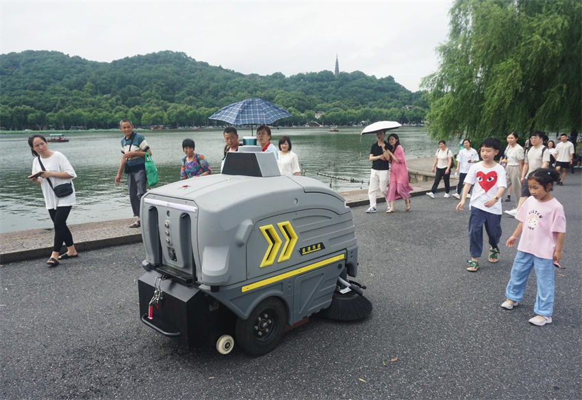 Rob? inteligente de limpeza estreia no lago Oeste, leste da China