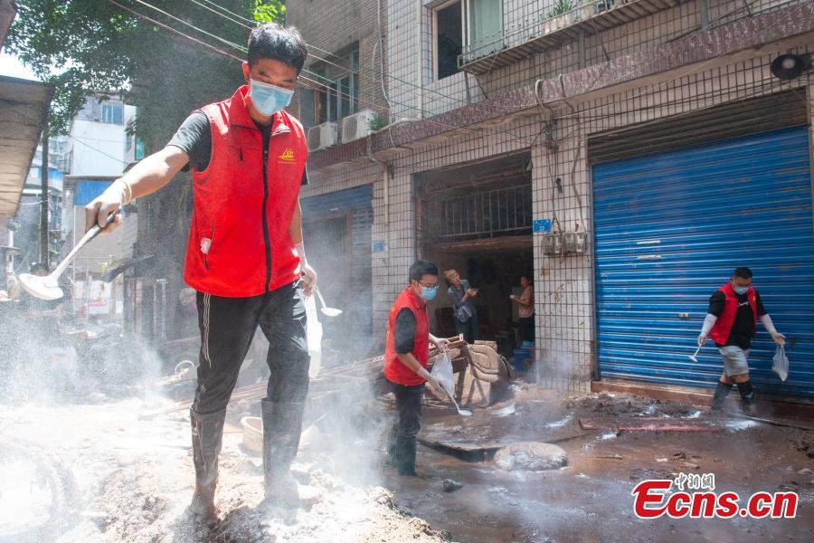 Servi?os de resgate e socorro intensificados decorrem em Chongqing após inunda??es
