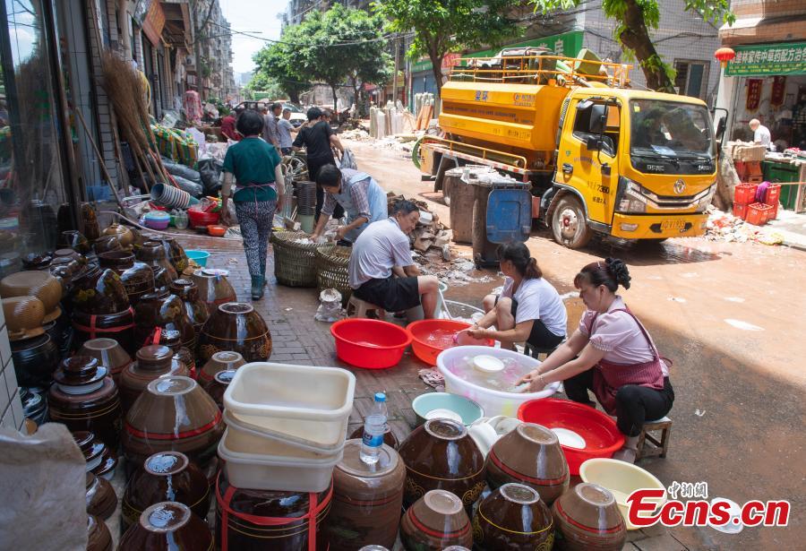 Servi?os de resgate e socorro intensificados decorrem em Chongqing após inunda??es