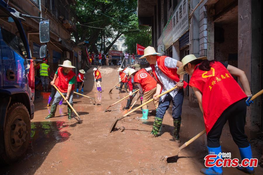 Servi?os de resgate e socorro intensificados decorrem em Chongqing após inunda??es
