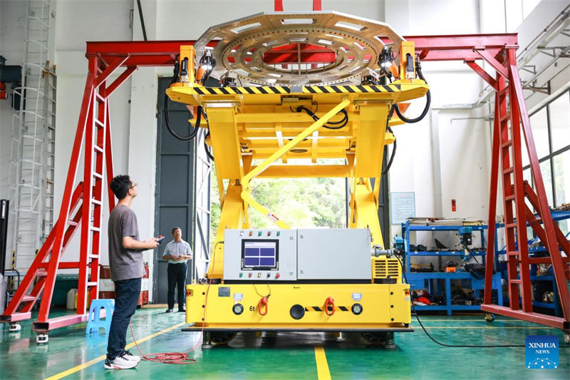 Telescópio gigantesco da China adota rob?s inteligentes para manuten??o