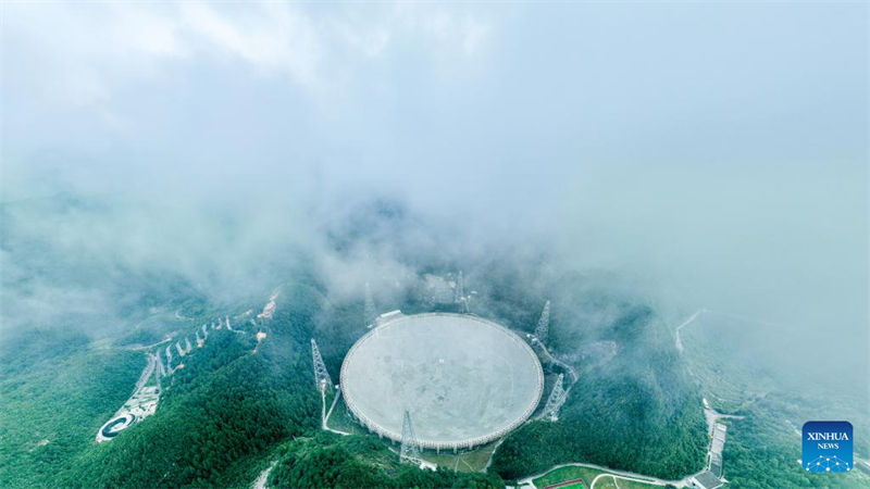 Telescópio gigantesco da China adota rob?s inteligentes para manuten??o
