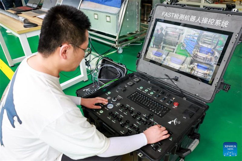 Telescópio gigantesco da China adota rob?s inteligentes para manuten??o