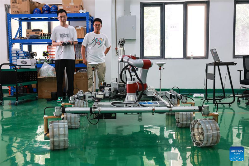 Telescópio gigantesco da China adota rob?s inteligentes para manuten??o