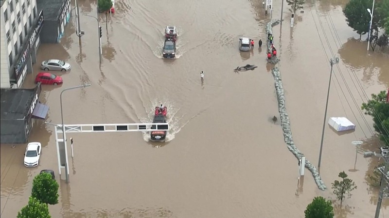Mais de 133.000 locais s?o afetados por inunda??es em Zhuozhou, no norte da China