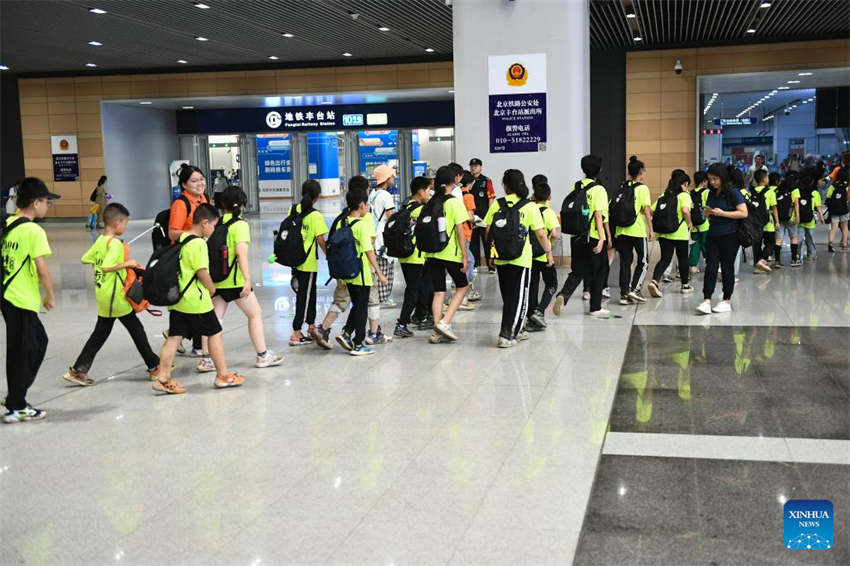 Passageiros presos no distrito de Mentougou em Beijing s?o transferidos com seguran?a