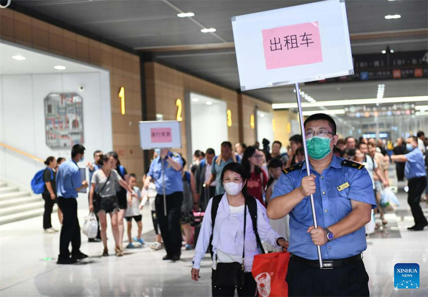 Passageiros presos no distrito de Mentougou em Beijing s?o transferidos com seguran?a