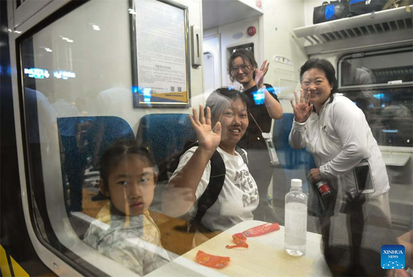 Passageiros presos no distrito de Mentougou em Beijing s?o transferidos com seguran?a