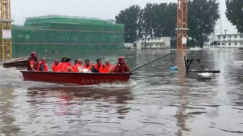 Trabalhos de resgate continuam após a maior precipita??o de Beijing em 140 anos
