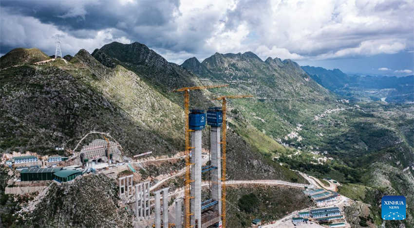 Ponte em constru??o sobre o Grand Canyon de Huajiang será a mais alta do mundo