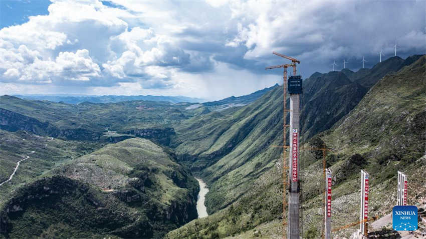 Ponte em constru??o sobre o Grand Canyon de Huajiang será a mais alta do mundo