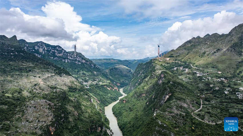 Ponte em constru??o sobre o Grand Canyon de Huajiang será a mais alta do mundo