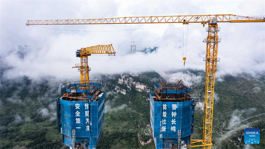 Ponte em constru??o sobre o Grand Canyon de Huajiang será a mais alta do mundo