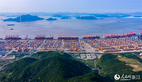 Zhejiang: Porto de Zhoushan opera 125 rotas marítimas a ligar aos países e regi?es do Cintur?o e Rota
