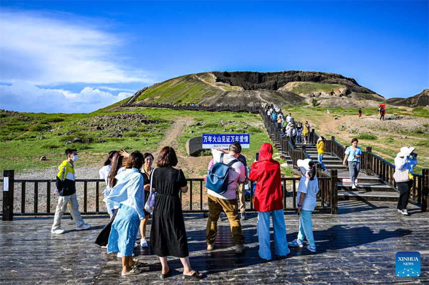 Mongólia Interior: aglomerado de vulc?es de Ulanhada atrai turistas