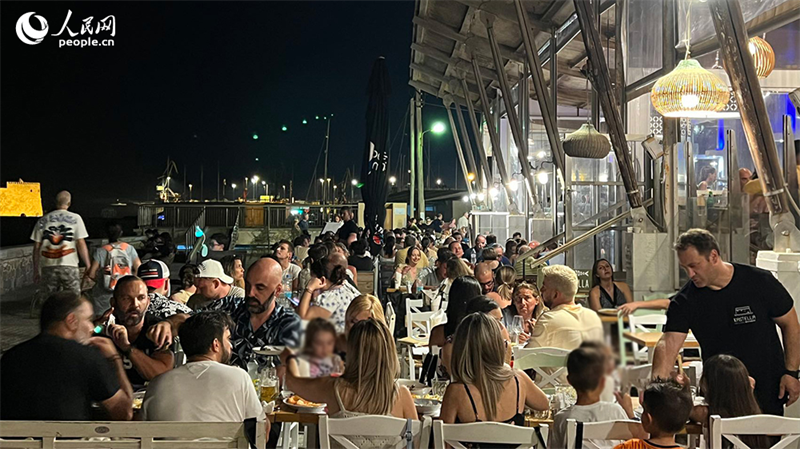 Grécia: paisagem noturna da ilha de Creta indicia recupera??o do turismo