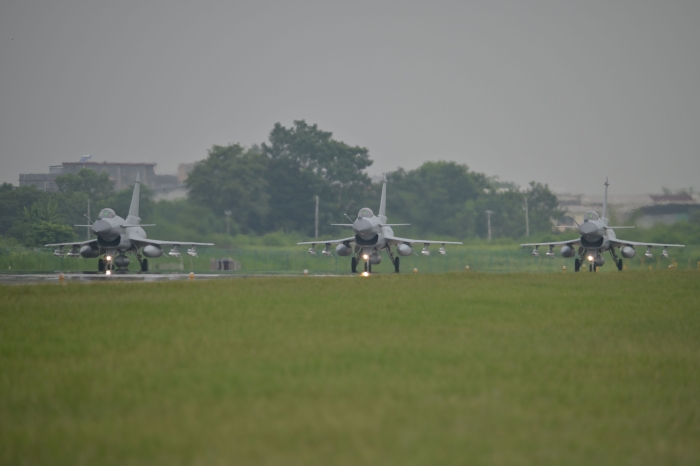 ELP lan?a patrulhas conjuntas e exercícios militares em torno de Taiwan