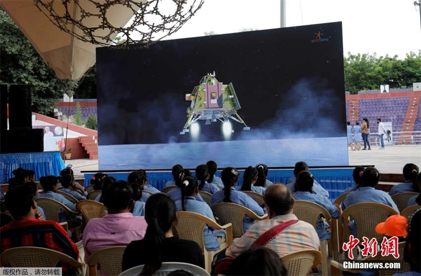 Sonda indiana Chandrayaan-3 pousa com sucesso na Lua