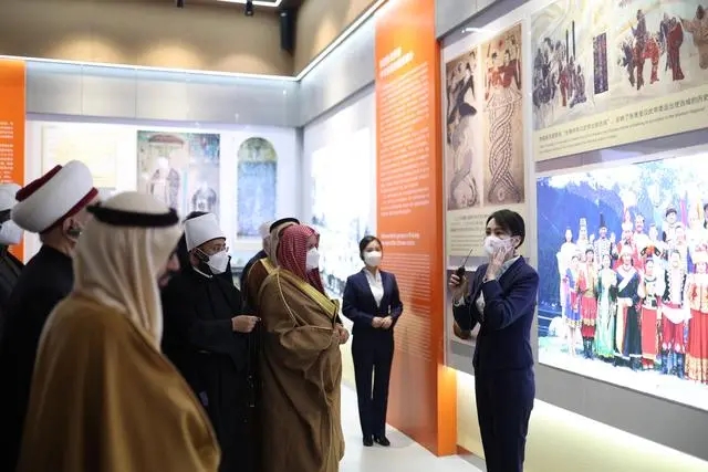 Delegados de órg?o islamico endossam desenvolvimento e vida vigorosos em Xinjiang